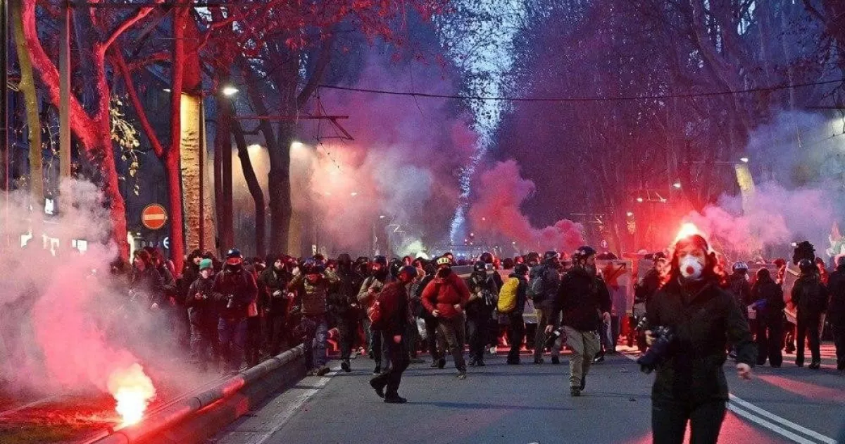 Заворушення у Турині: понад 100 поліцейських постраждали під час протестів (фото)