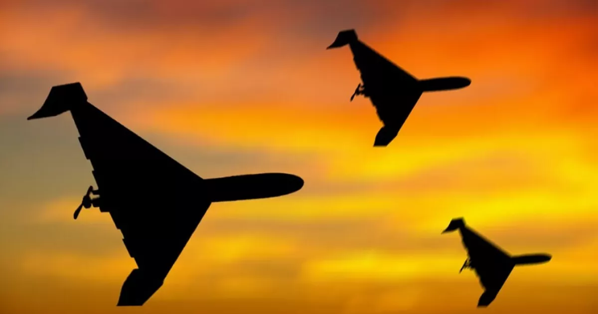 Київ під масованою атакою: пошкоджені будинки, рятувальники на місці