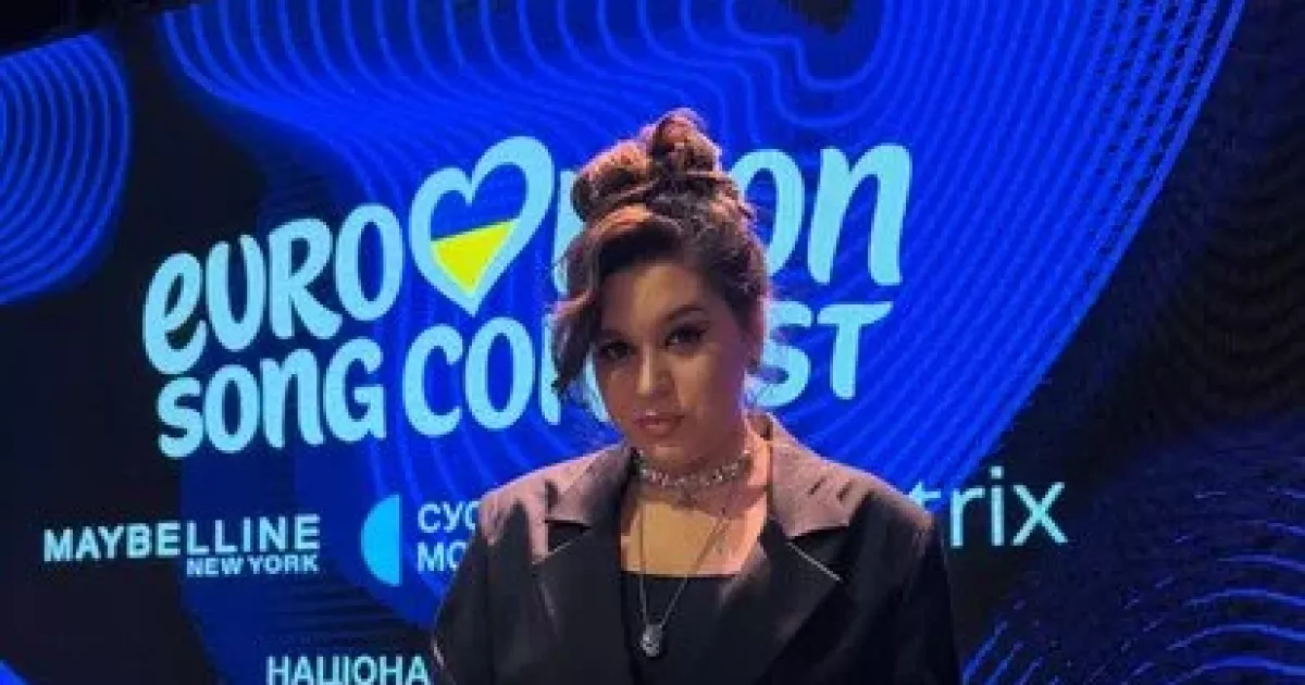 Вдова ADAM вперше після смерті артиста вийшла на сцену й зворушливо забрала нагороду: "Мішо, ти тут?"