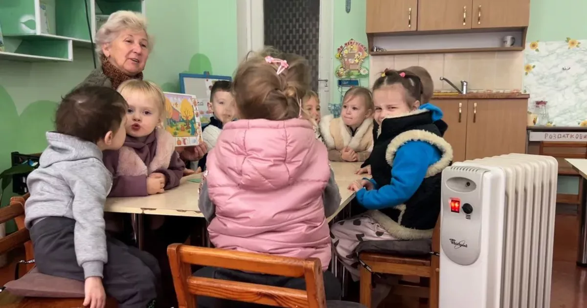 «Приносьте грілки»: у київському садочку температура впала до +2°С — як рятують дітей
