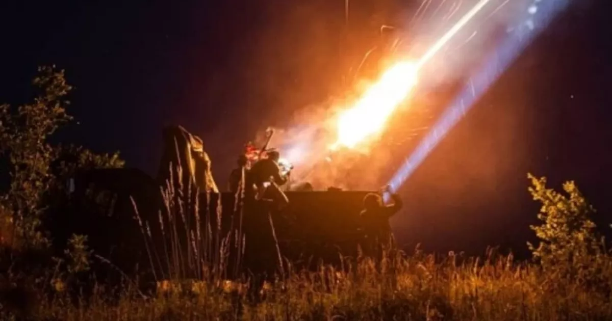 На Київщині прогриміли вибухи: працює ППО, є попередні подробиці