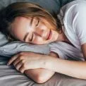 Кому обов’язково треба спати вдень, а кому категорично не можна — як не нашкодити здоров’ю