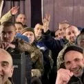 Тепло зустріли: "Укрзалізниця" доправила додому 116 звільнених із російського полону