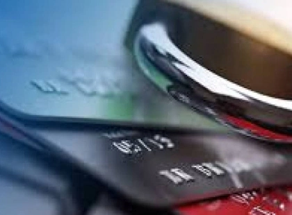 Банк заблокував рахунок Шредера через гроші з росії