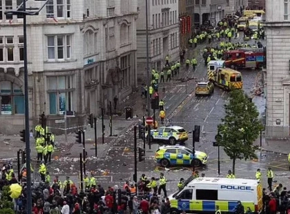 Авто в'їхало в натовп на параді Ліверпуля: подробиці