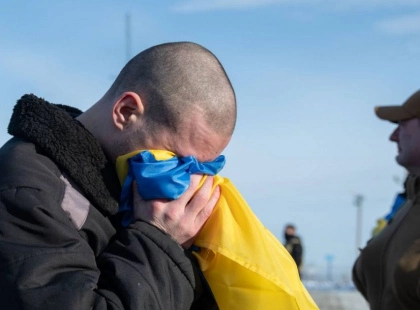 «Ура, люди! Ваня вдома» — батько дізнався про повернення сина з полону: щемливі кадри