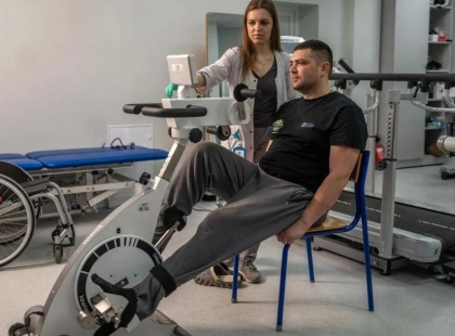 Ужгород: міська лікарня отримала сучасне реабілітаційне обладнання — як це допоможе пацієнтам із порушеннями опорно-рухового апарату