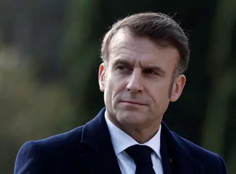 Макрон знову ганьбиться на камеру: чи відновиться його президентство?