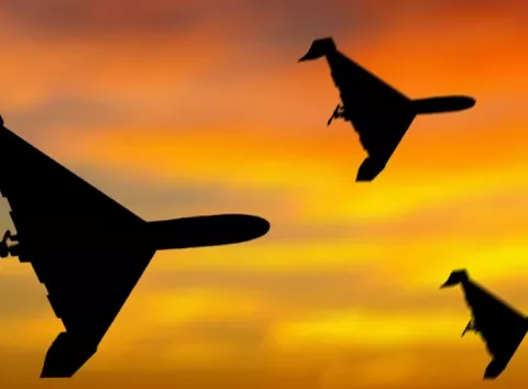 Київ під масованою атакою: пошкоджені будинки, рятувальники на місці