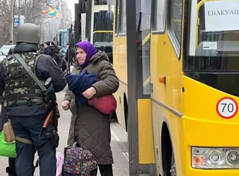 Евакуація Троєщини: куди йти людям, якщо остаточно зникне світло та тепло — екстрений гід