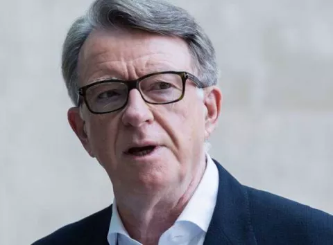 Топпосадовець Великої Британії пішов у відставку через скандал із Епштейном − деталі