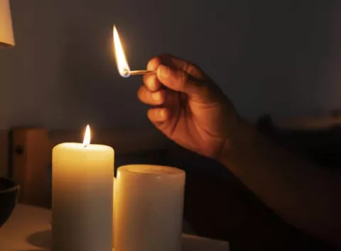 Світло вимкнули не за графіком у будинку: у ДТЕК пояснили, що робити