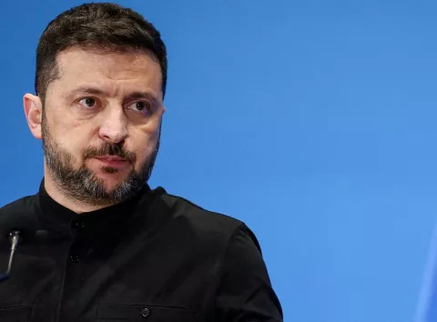 Зеленський дозволив чоловікам 60+ офіційно служити в армії і воювати: деталі