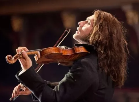 Чому пісні постійно застрягають у голові: вчені розгадали цю таємницю