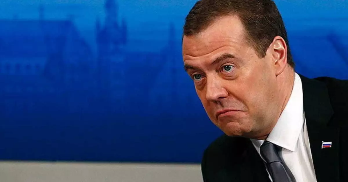 Медведєв загрожує Україні «буферною зоною»