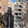 Молодь тікає з окупованого Донецька