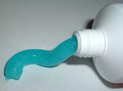 Як зубна паста змінила гігієну: історія винаходу