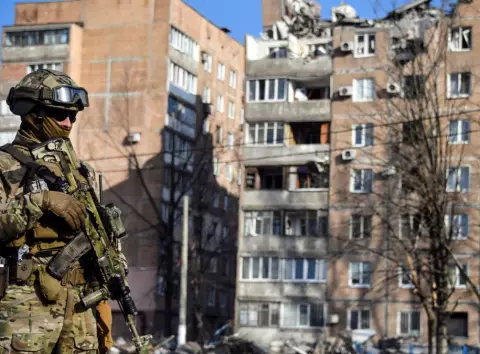 Молодь тікає з окупованого Донецька