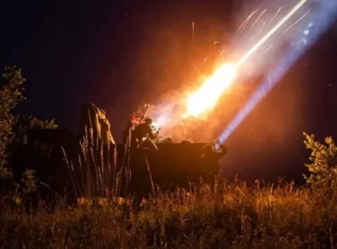 На Київщині прогриміли вибухи: працює ППО, є попередні подробиці