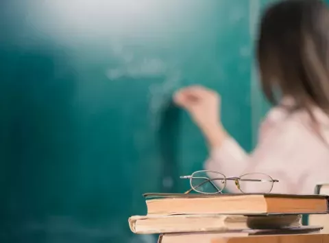 «У класах +3»: у Києві заморозили молодших школярів — хто ухвалив рішення і що каже закон