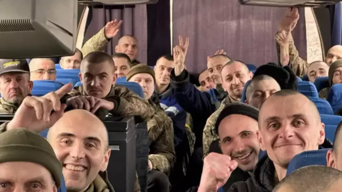 «Ура, люди! Ваня вдома» — батько дізнався про повернення сина з полону: щемливі кадри - 1